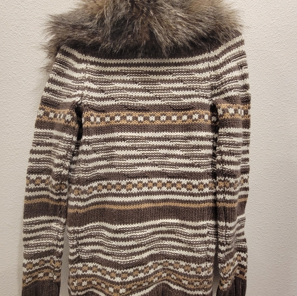 EXPRESS Sweater w/faux fur collar Circa 2012 - Picture 3 of 9